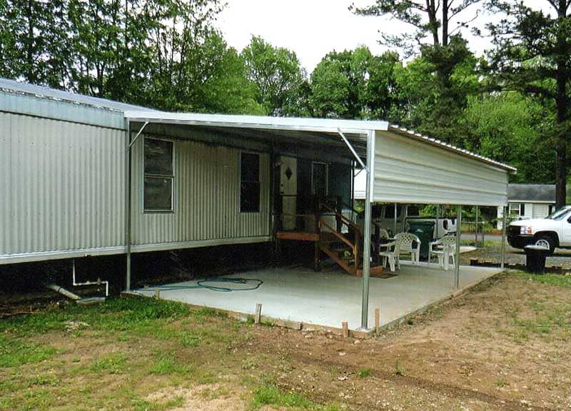 15 x 30 lean-to covering front entrance to mobile home.